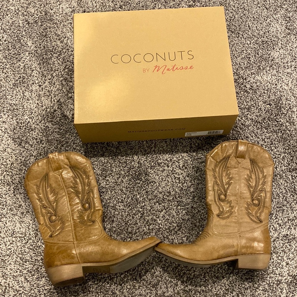 Super cute cowboy boots, worn once! Size 8.5